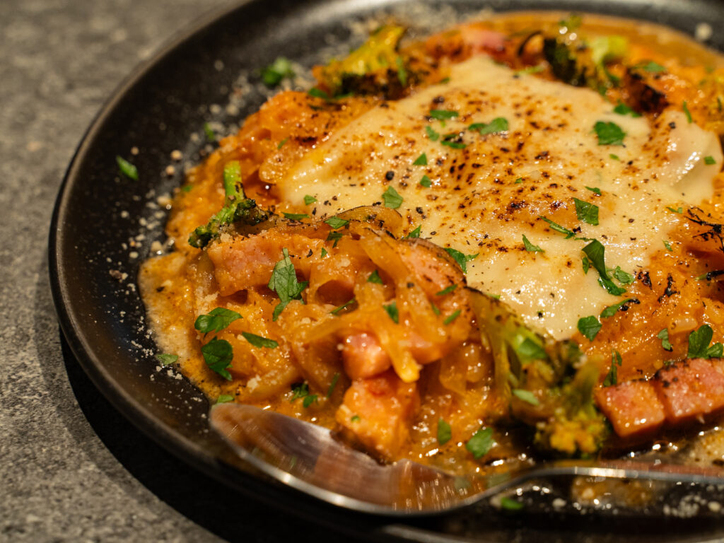 トマトソースの焼きチーズリゾット